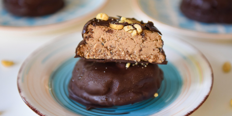 FITNESS RECEPT: KEKSI BEZ PEČENJA S KREMOM OD KIKIRIKIJA I ČOKOLADOM