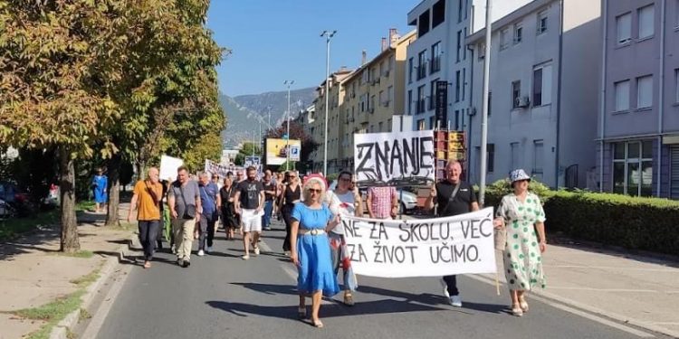 Prosvjetari u HNK stupili u generalni štrajk i održali protestnu šetnju