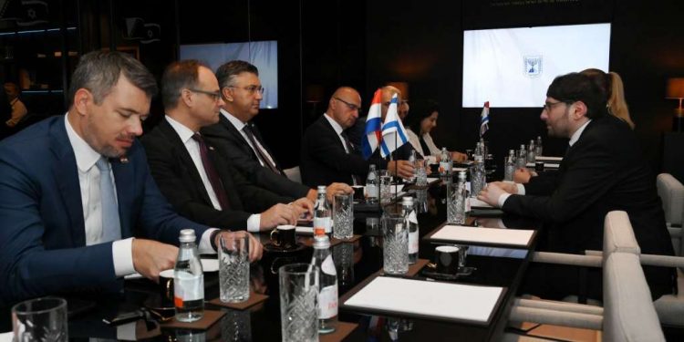 Diplomatski skandal u Mostaru: Plenković s Kabirijem bez zastave BiH