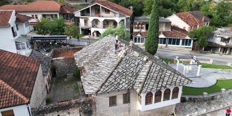 Započela rekonstrukcija krova Šarića kuće u Stocu