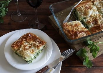 Nemate ideju za obrok? Isprobajte recept za nešto drugačiju slaganu zeljanicu s gotovim jufkama