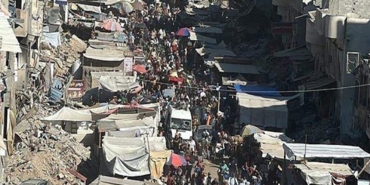 Stanovnici Gaze primorani članove porodice sahranjivati u dvorištima jer na grobljima nema slobodnog mjesta