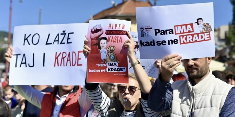 U Sarajevu protesti mladih koji nisu dobili puni iznos subvencije za kupovinu stana