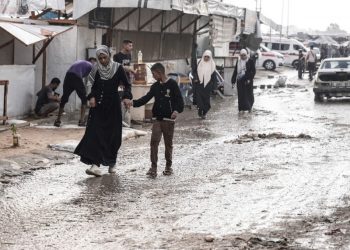 Pojas Gaze: Palestinci se bore s kišom i hladnim vremenom u Khan Yunisu