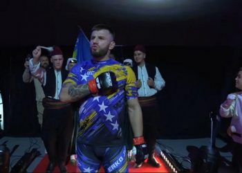 Erko Jun nokautirao Wesnera i postao prvak svijeta, pobjedu proslavio padom na sedždu