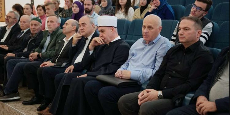 Iz Fonda ‘Gazi Husrev-beg’ uručeno 230 stipendija učenicima i studentima u BiH i Sandžaku