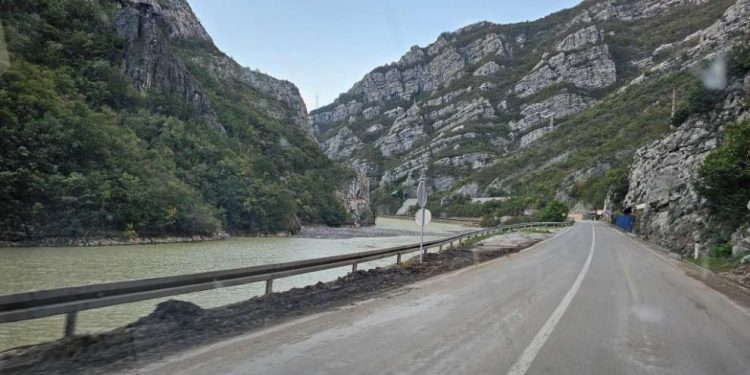 BIHAMK – Zbog kolektivne dženaze danas od 13 do 17 sati bit će otvoren put M17 Mostar – Jablanica