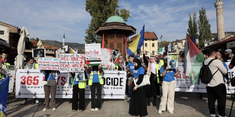 Sarajevo: Veliki broj građana na protestnoj šetnji za Palestinu, upućene poruke solidarnosti