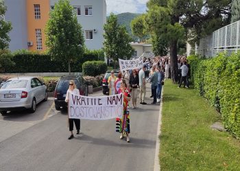 Protestna šetnja sindikata osnovnih i srednjih škola HNK
