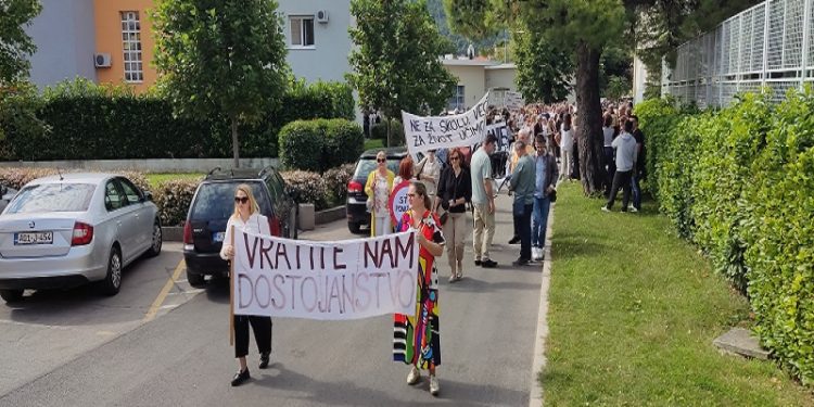 Protestna šetnja sindikata osnovnih i srednjih škola HNK