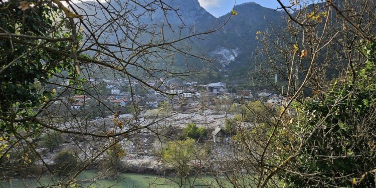 Civilna zaštita: Još traju radovi na raščišćavanju ruševina poplavljenih područja