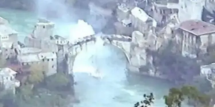Najtužniji dan u historiji Mostara: Prije 31. godinu projektilima HVO-a srušen Stari most