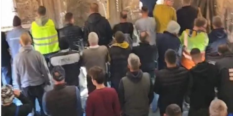Donja Jablanica: U džamiji koja je teško oštećena u poplavama klanjan prvi namaz
