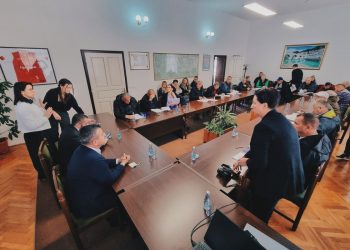 Pomozi.ba osigurala po 100.000 KM za porodice koje su pretrpjele totalnu štetu nakon poplava u Konjicu