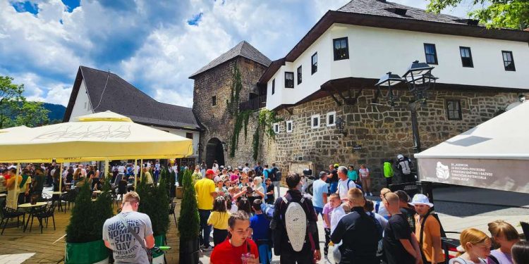 FEDERACIJA BIH: U OKTOBRU 135 HILJADA TURISTA, 12 POSTO VIŠE NEGO PROŠLE GODINE