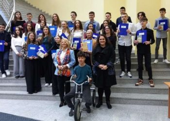 MOSTAR: FEDERALNO MINISTARSTVO OBRAZOVANJA I NAUKE NAGRADILO NAJBOLJE UČENIKE U FBIH