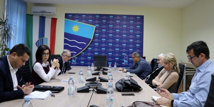 ODRŽAN SASTANAK PREDSTAVNIKA VLADE HNK I SINDIKATA OBRAZOVANJA
