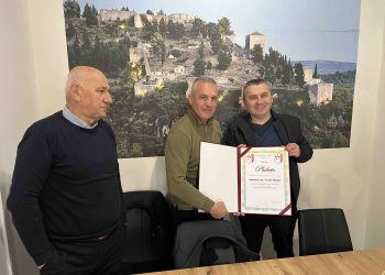STOLAC:Federalni ministar izbjeglica i raseljenih izbjeglica i raseljenih lica FBiH gdin Nerin Dizdar sastao se sa čelnicima FK Iskra Stolac