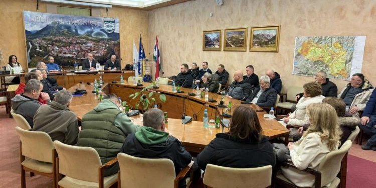 Načelnik Muratović razgovarao s mještanima Donje Jablanice o rješavanju ključnih problema