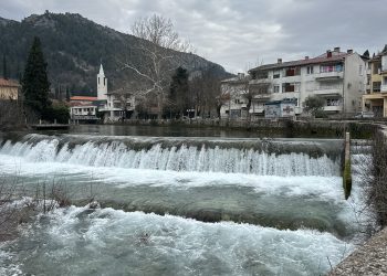 U nizinama slaba kiša, u višim područjima slab snijeg