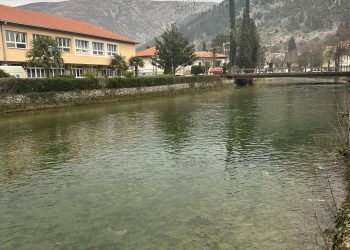 U BiH jutros pretežno oblačno s mjestimičnom kišom, na planinama snijeg