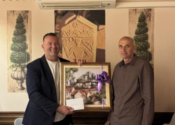 Uposlenik Prve osnovne škole Stolac Esad Ratkušić otišao u zasluženu penziju