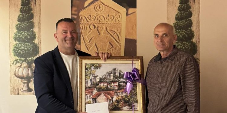 Uposlenik Prve osnovne škole Stolac Esad Ratkušić otišao u zasluženu penziju