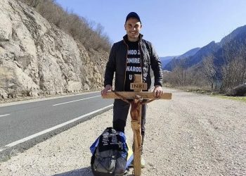 Josip iz Ljubuškog s križem na leđima pješači 1.000 km kroz BiH: Hoda za pomirenje naroda