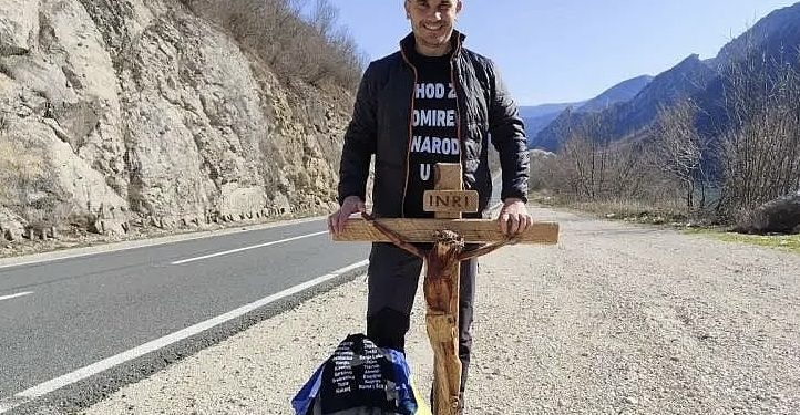 Josip iz Ljubuškog s križem na leđima pješači 1.000 km kroz BiH: Hoda za pomirenje naroda