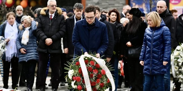 Položeno cvijeće na spomen obilježju ubijenoj djeci Sarajeva: Sjećanje na ubijene mališane