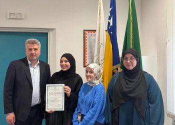 NAGRADA ZA DRUGO MJESTO EKIPI KARAĐOZ- BEGOVE MEDRESE