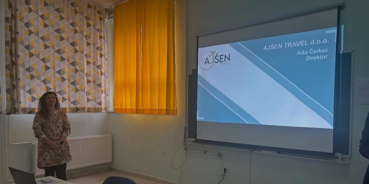 Aiša Čerkez, vlasnica agencije Ajšen travel u posjeti Srednjoj školi Stolac