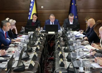 Članovi Vlade FBiH uredbom sami sebi povećali troškove smještaja za 50 posto