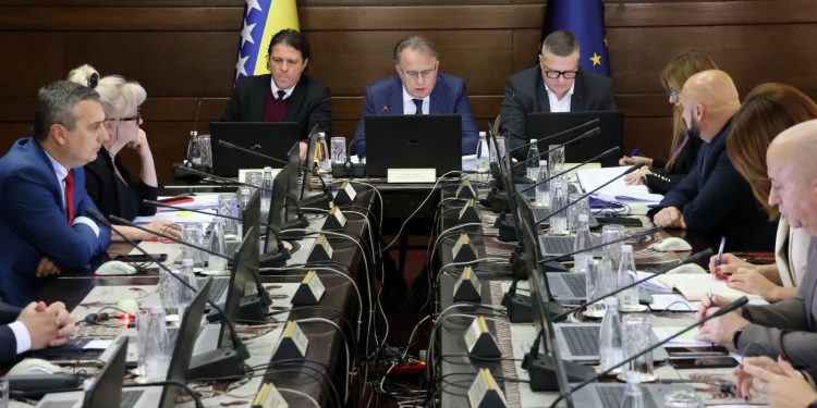 Članovi Vlade FBiH uredbom sami sebi povećali troškove smještaja za 50 posto