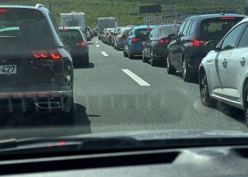 Duge kolone vozila na graničnim prijelazima iz BiH u Hrvatsku