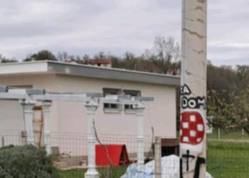 Fašistički simboli i poruke kod područne osnovne škole u Prenju uznemirili mještane