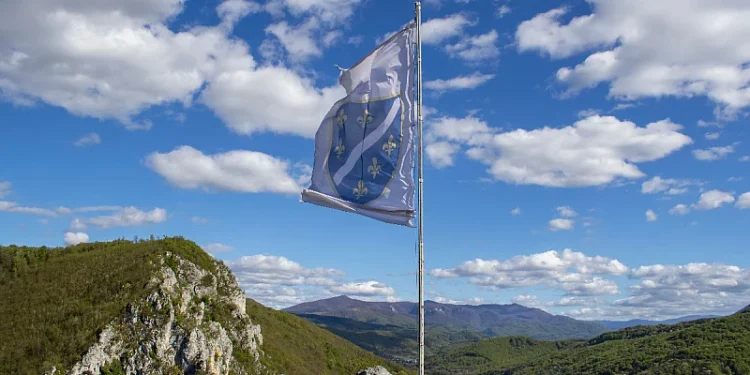 Šest zlatnih ljiljana: Na današnji dan prije 33 godine usvojena zastava i grb RBiH