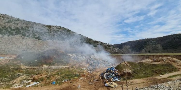 Građani Gorice i Borojevića traže hitnu obustavu deponovanja otpada kod pećine Badanj: Ugroženi zdravlje ljudi, izvori vode i arheološka baština
