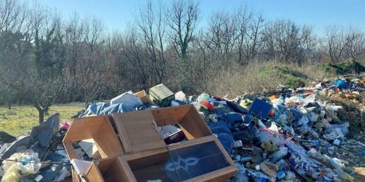 Zajedno za čiste Opličiće: Mještani traže trajno rješenje za problem divljih deponija