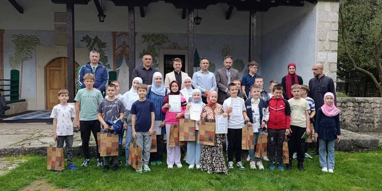 ODRŽANO MEKTEBSKO TAKMIČENJE NA NIVOU MEDŽLISA IZ STOLAC: ISTAKNUTI UČENICI I MUALLIMI