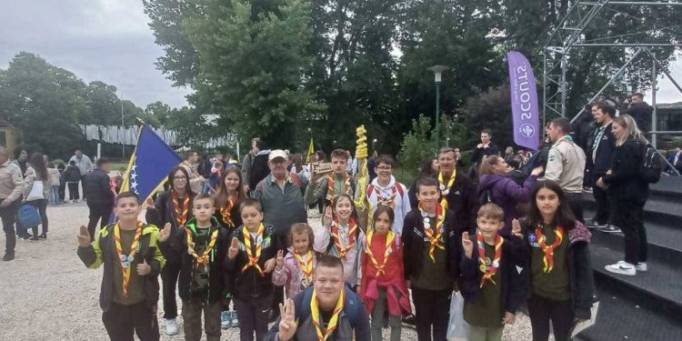 IZ SARAJEVA SA PEHAROM: IZVIĐAČI “BREGAVE” OSVOJILI TREĆE MJESTO NA “VUČKOVOM KOMPASU”