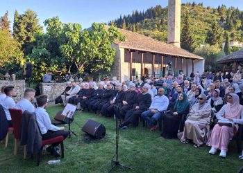 Ikrar-dovom i svečanim programom Stočani ispratili svojih šest hadžija