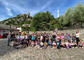 Prvi izlet za pamćenje: Prvačići Prve osnovne škole Stolac i drugari iz IIa i IIb posjetili Farmu „Ranč” i Počitelj