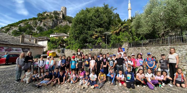 Prvi izlet za pamćenje: Prvačići Prve osnovne škole Stolac i drugari iz IIa i IIb posjetili Farmu „Ranč” i Počitelj