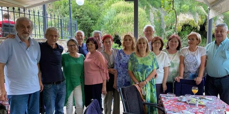 Beskrajna radost ponovnog susreta: Generacija Gimnazije Stolac 1975/76. obilježila 49 godina mature