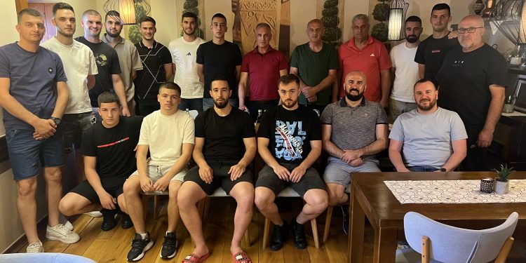 “FK Iskra Stolac: Sezona uspjeha i zajedništva obilježena radnim ručkom”
