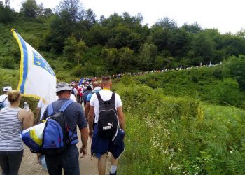 Učesnici Marša mira krenuli na zadnju dionicu prema Potočarima