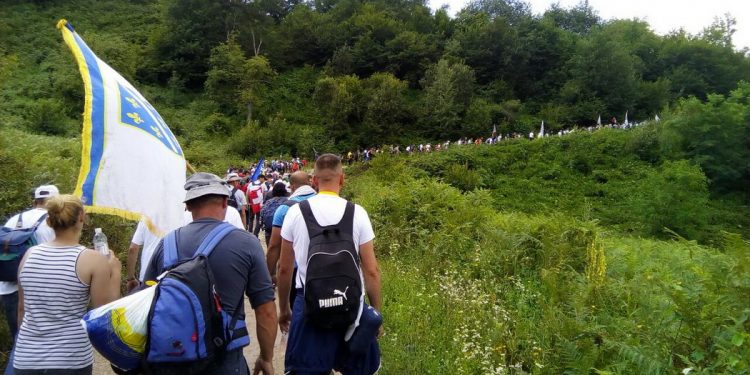 Učesnici Marša mira krenuli na zadnju dionicu prema Potočarima