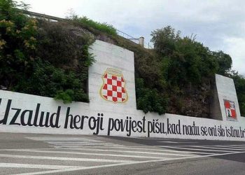 “Naređeno uklanjanje grafita kojeg se slučajno ‘nije primijetilo’ mjesecima – jer znamo kako su direktor i HDZ poznati po brzoj reakciji”
