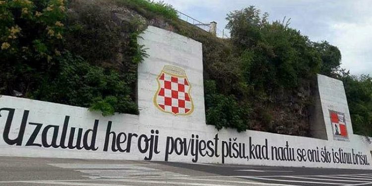 “Naređeno uklanjanje grafita kojeg se slučajno ‘nije primijetilo’ mjesecima – jer znamo kako su direktor i HDZ poznati po brzoj reakciji”